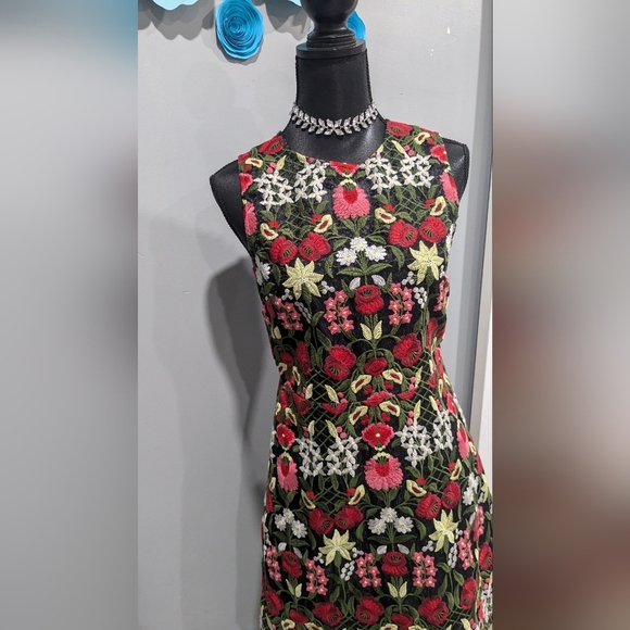 Lucy Paris Sheer Overlay Embroidered Cocktail Dres - Picture 3 of 4